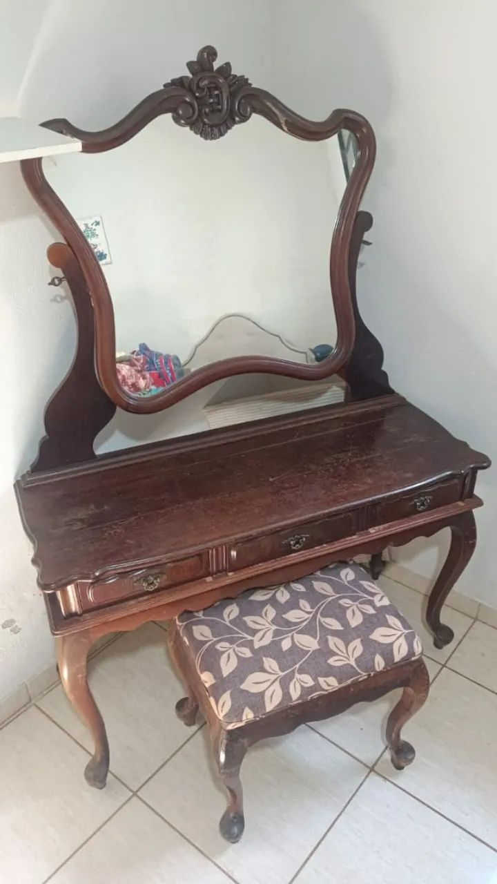PENTEADEIRA MADEIRA COM POLTRONA