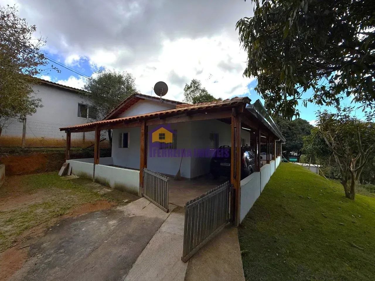 Ibiúna, chácara bem localizada, apenas 1km do asfalto