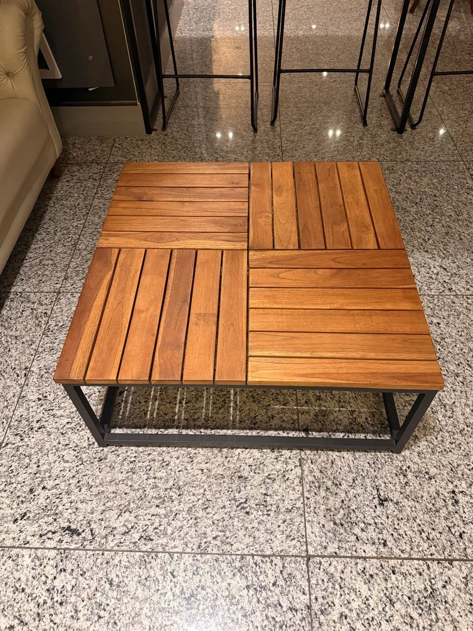 Mesa de Centro em Madeira e Aço - Design Moderno