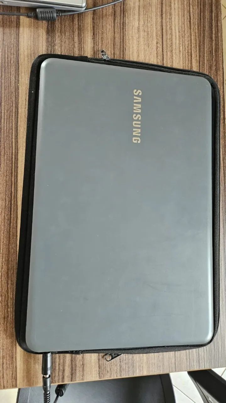 Notebook Samsung Essentials E20