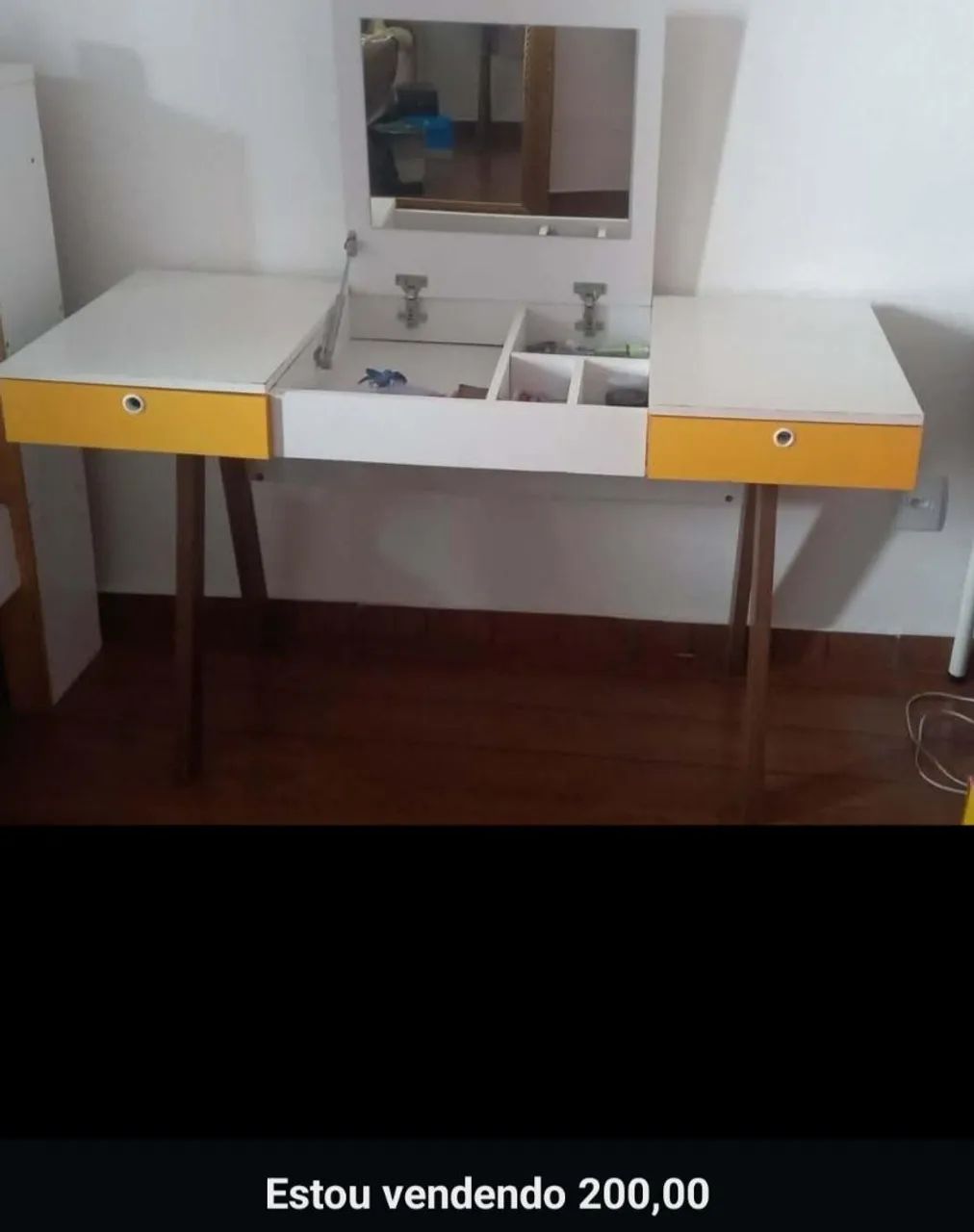 Escrivaninha penteadeira468261432408166400