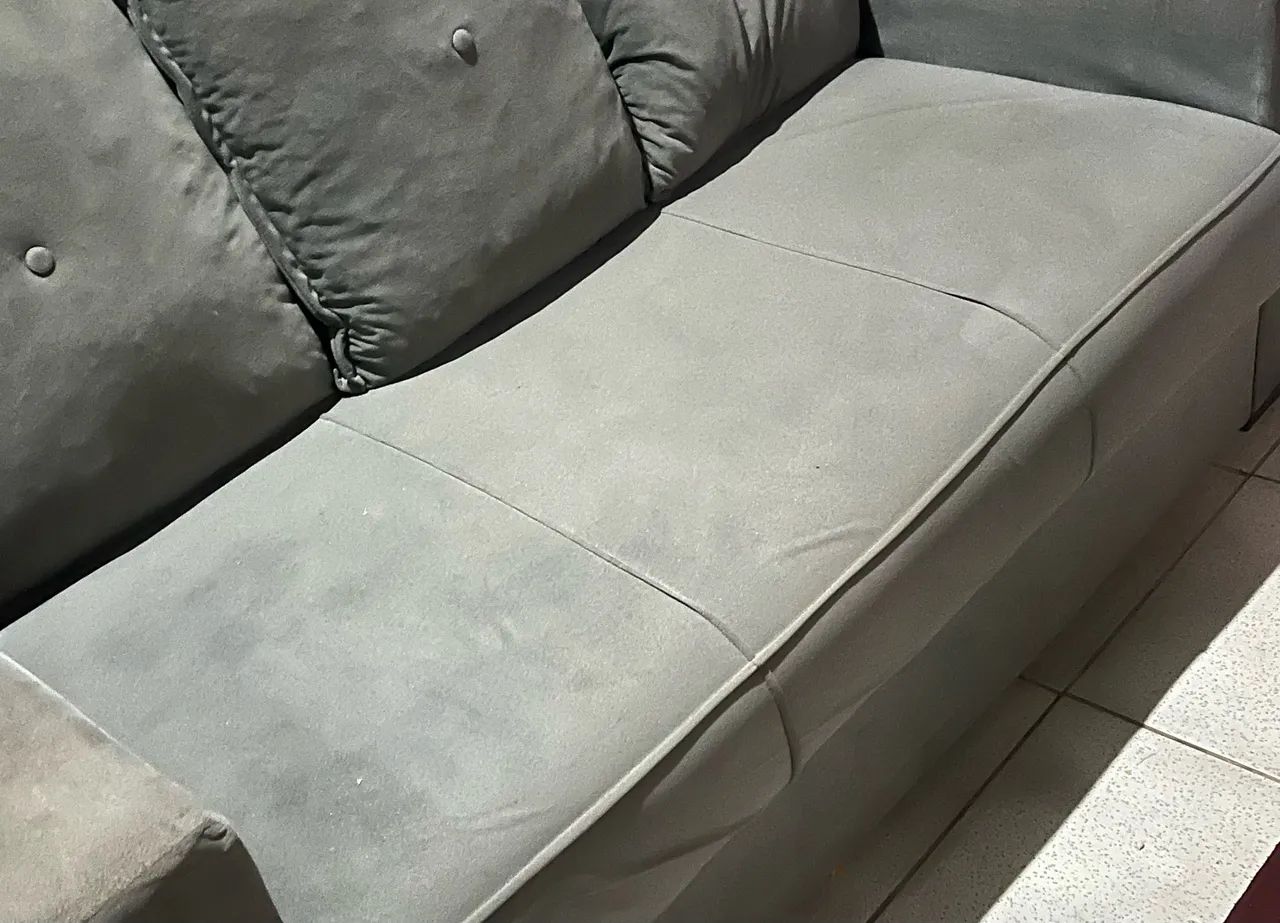 Sofá em boa condição n tá quebrando nem rasgado - Foto 2