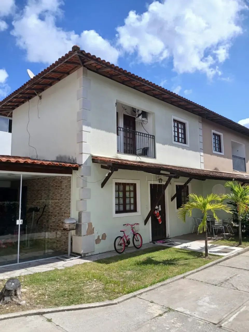 Linda casa condomínio fechado