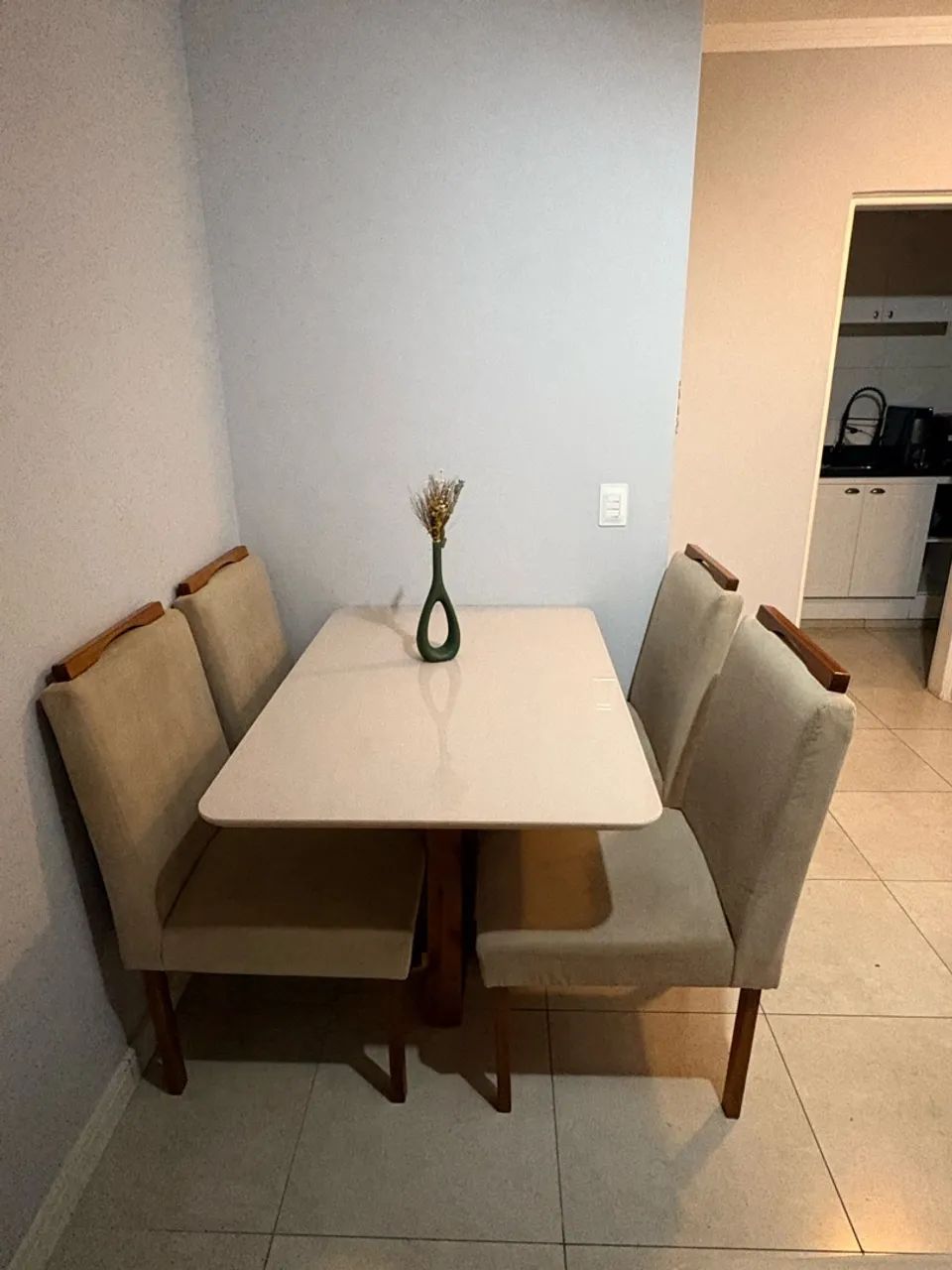 Vendo mesa de jantar de 4 lugares - Foto 2
