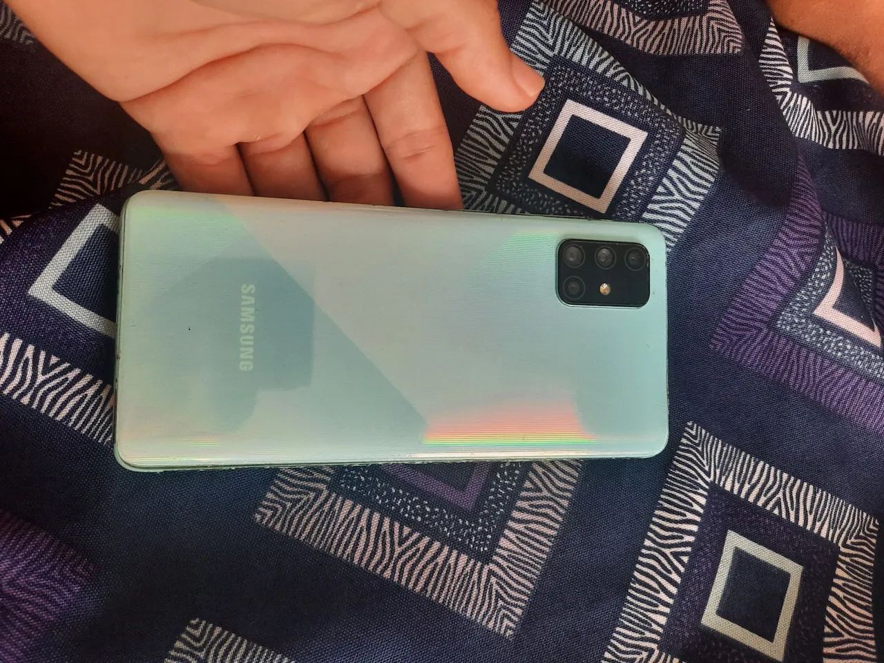 Celular a71 usado
