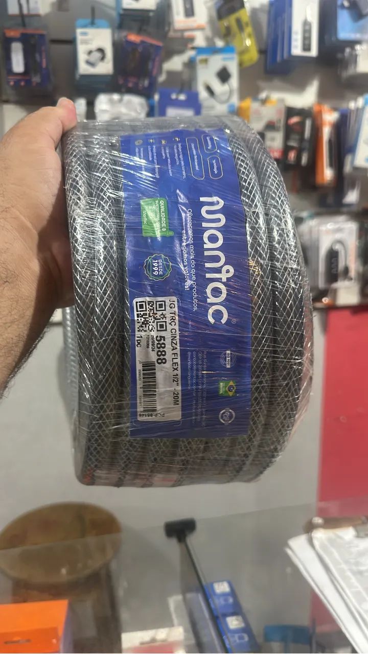 Mangueira 20 metros com esguicho trancada Nova  F