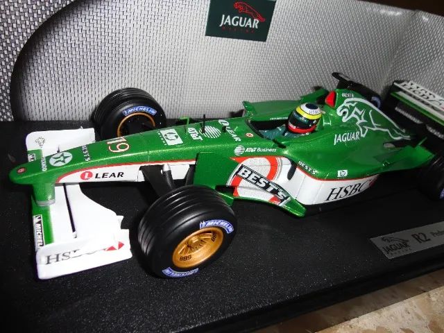 Hot Wheels 1/18 Jaguar 2001 R2 Pedro de la Rosa