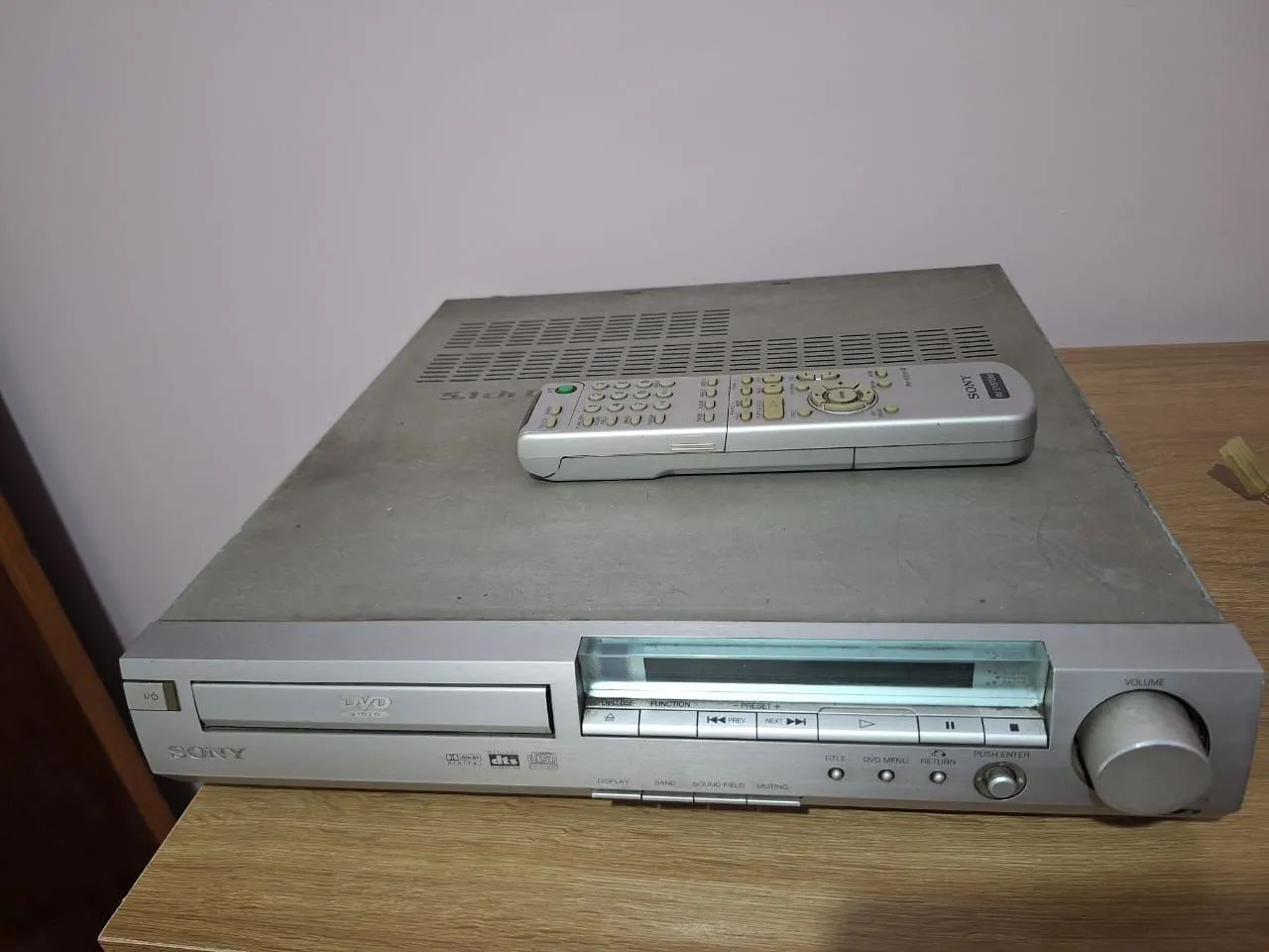 ? Vendo 2 Aparelhos de DVD e 1 Videocassete VHS  - Foto 3