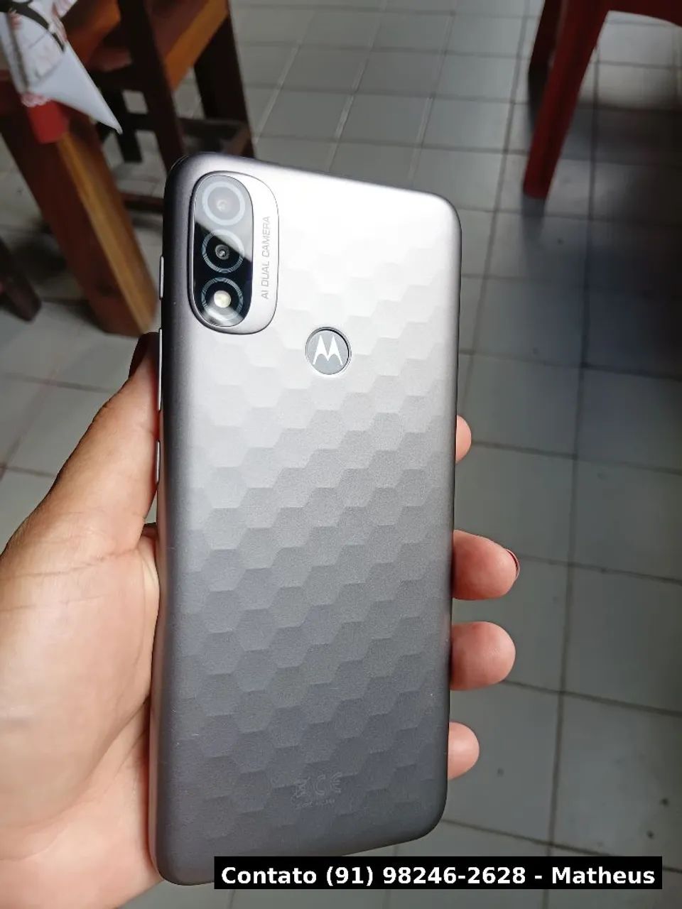 Vendo celular Moto e20, em excelente estado.