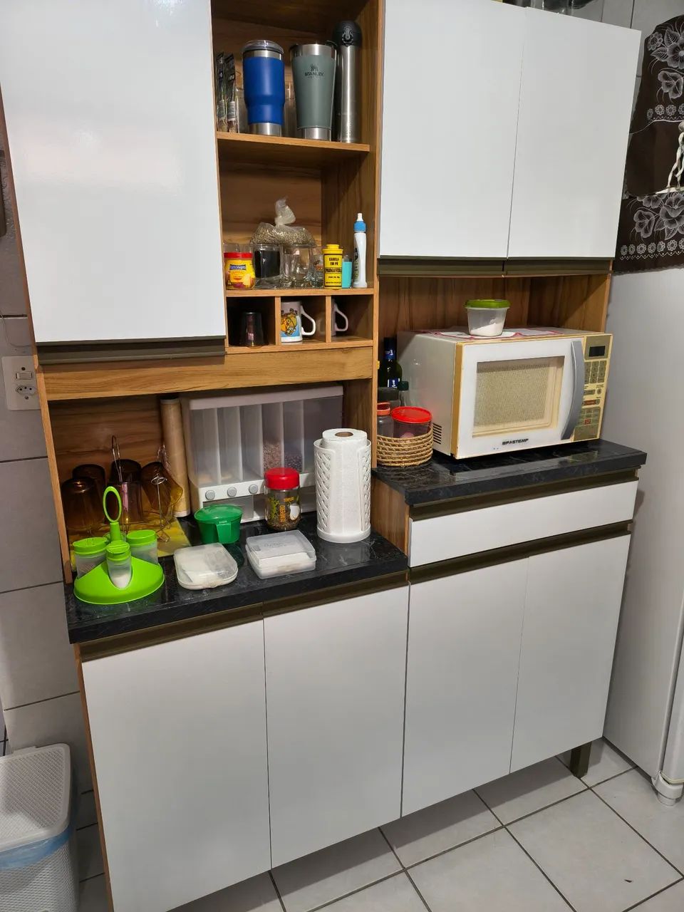 Vendo excelente armário de cozinha 