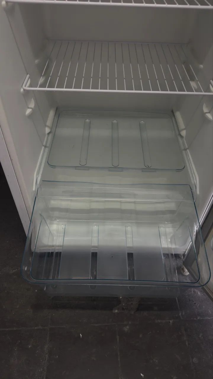 Geladeira Electrolux RE28 - Foto 5