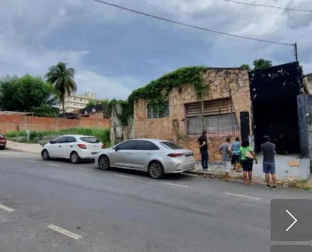Vende - se está casa/salão comercial.