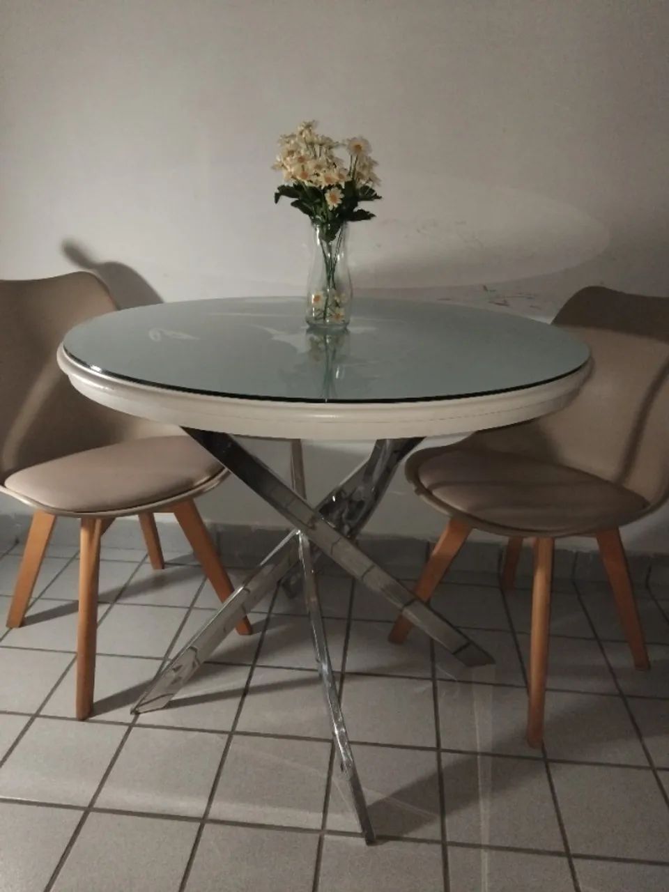 Mesa em aço inox e vidro