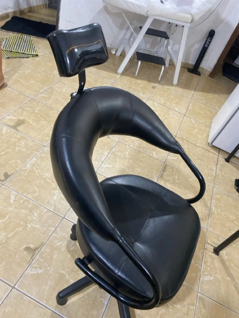 Vende se cadeira pra salão 