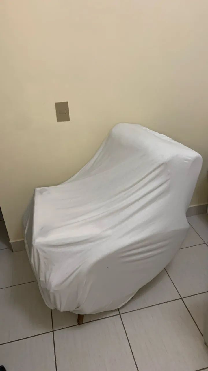 Poltrona Clarice com puff - nova, nunca usada nem montada  - Foto 5