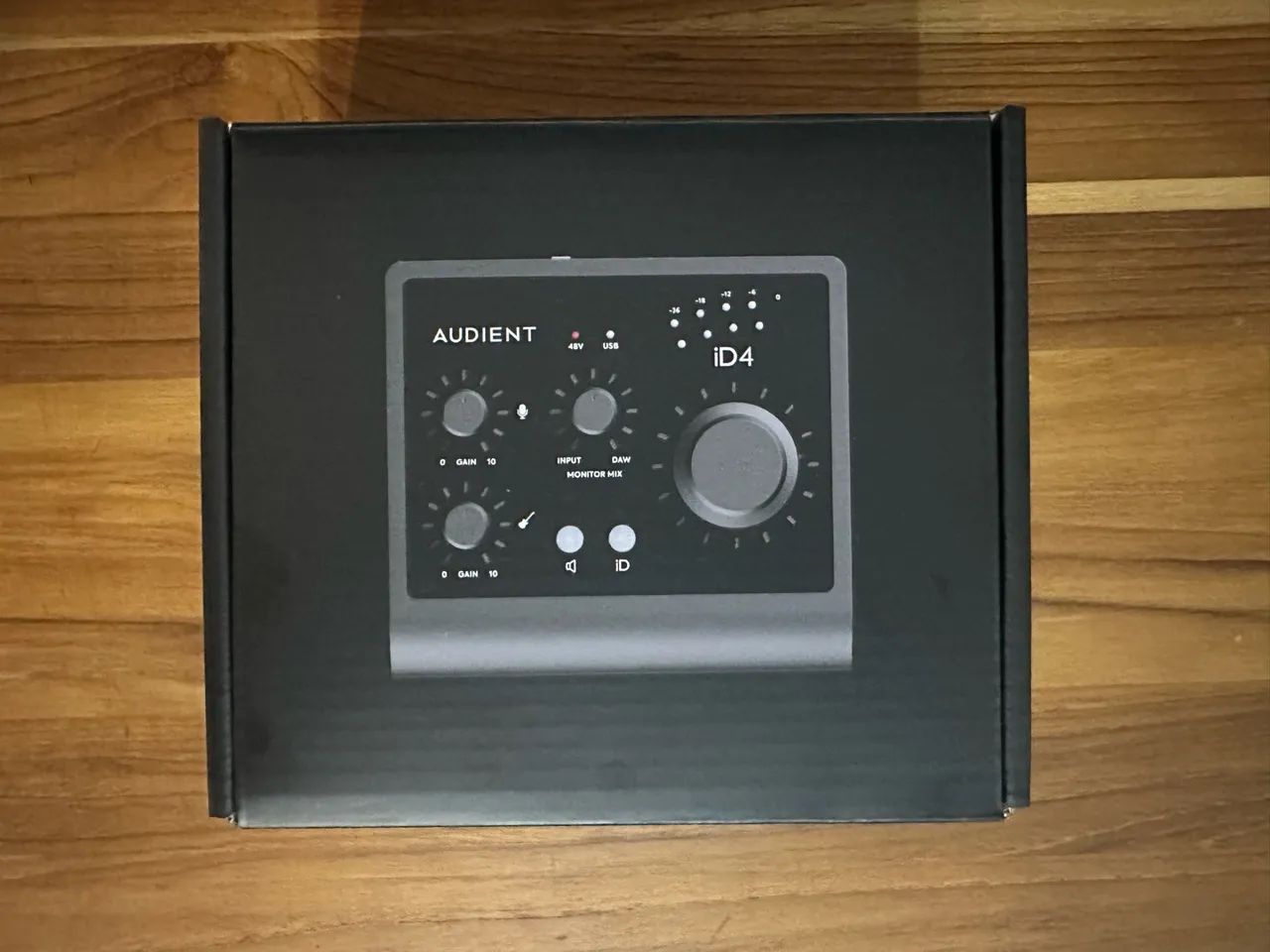 Interface de Áudio - Audient iD4 MKii NOVA