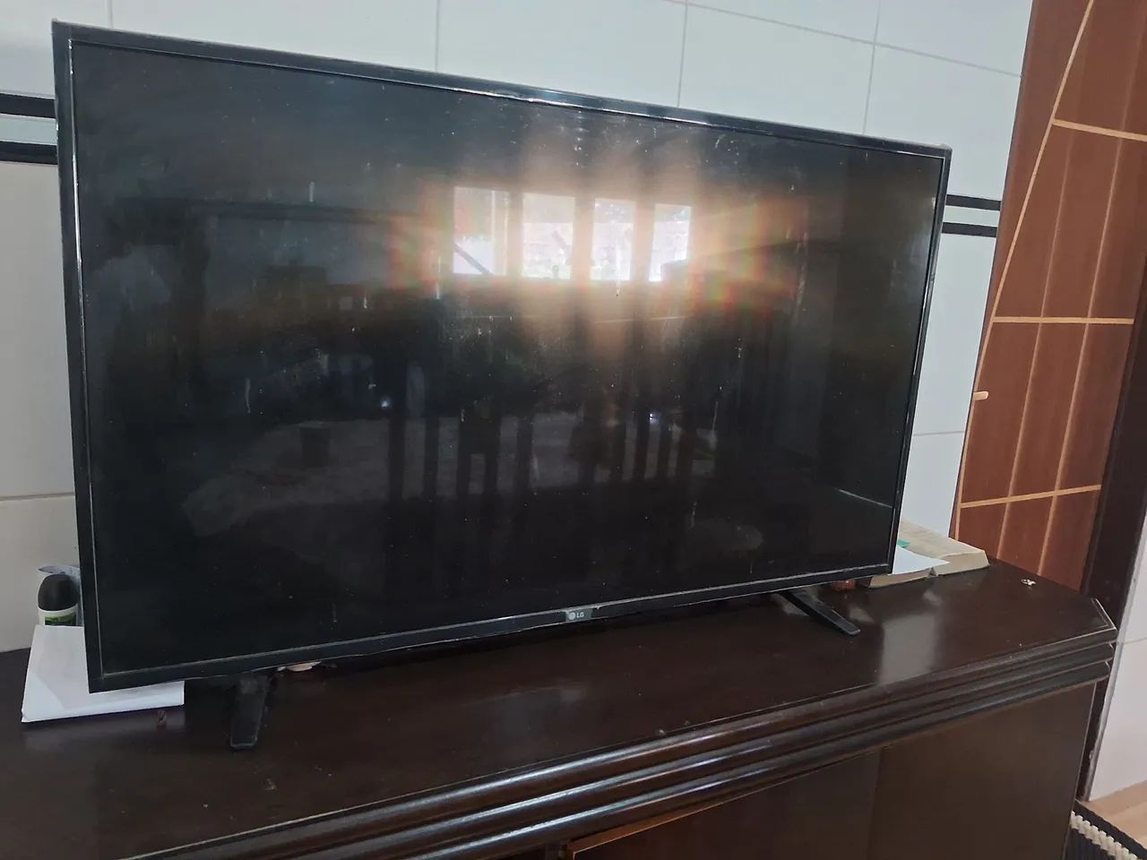 Tv LG 49 polegadas, nao é smart. Funcionando normalmente , porém com umas listras na tela  - Foto 2