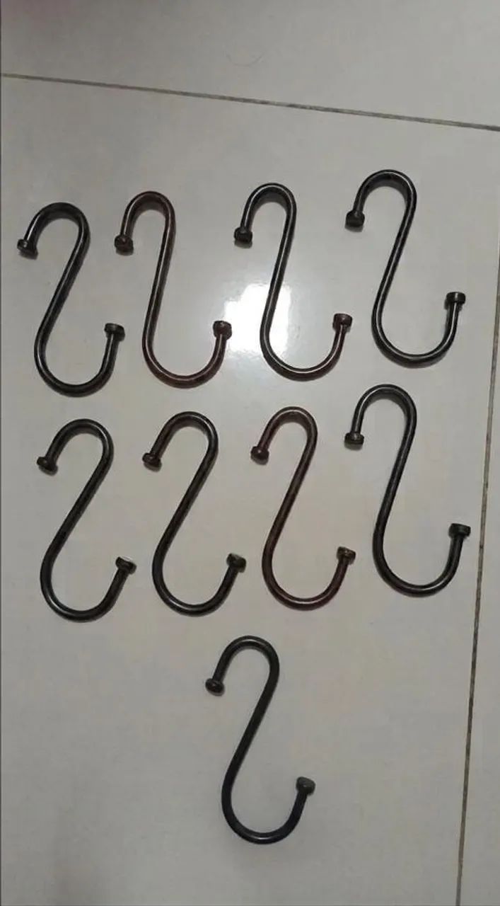  ganchos em S para pendurar roupas ou utensílios 