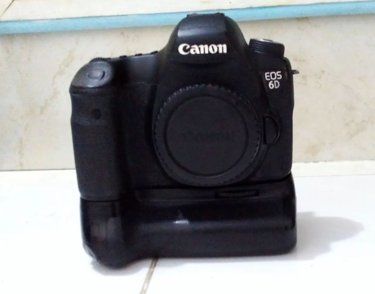 Camera Canon 6D Full Frame Top.
