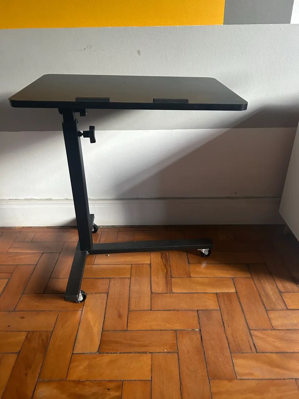 Mesa auxiliar ajustável422991882260981763