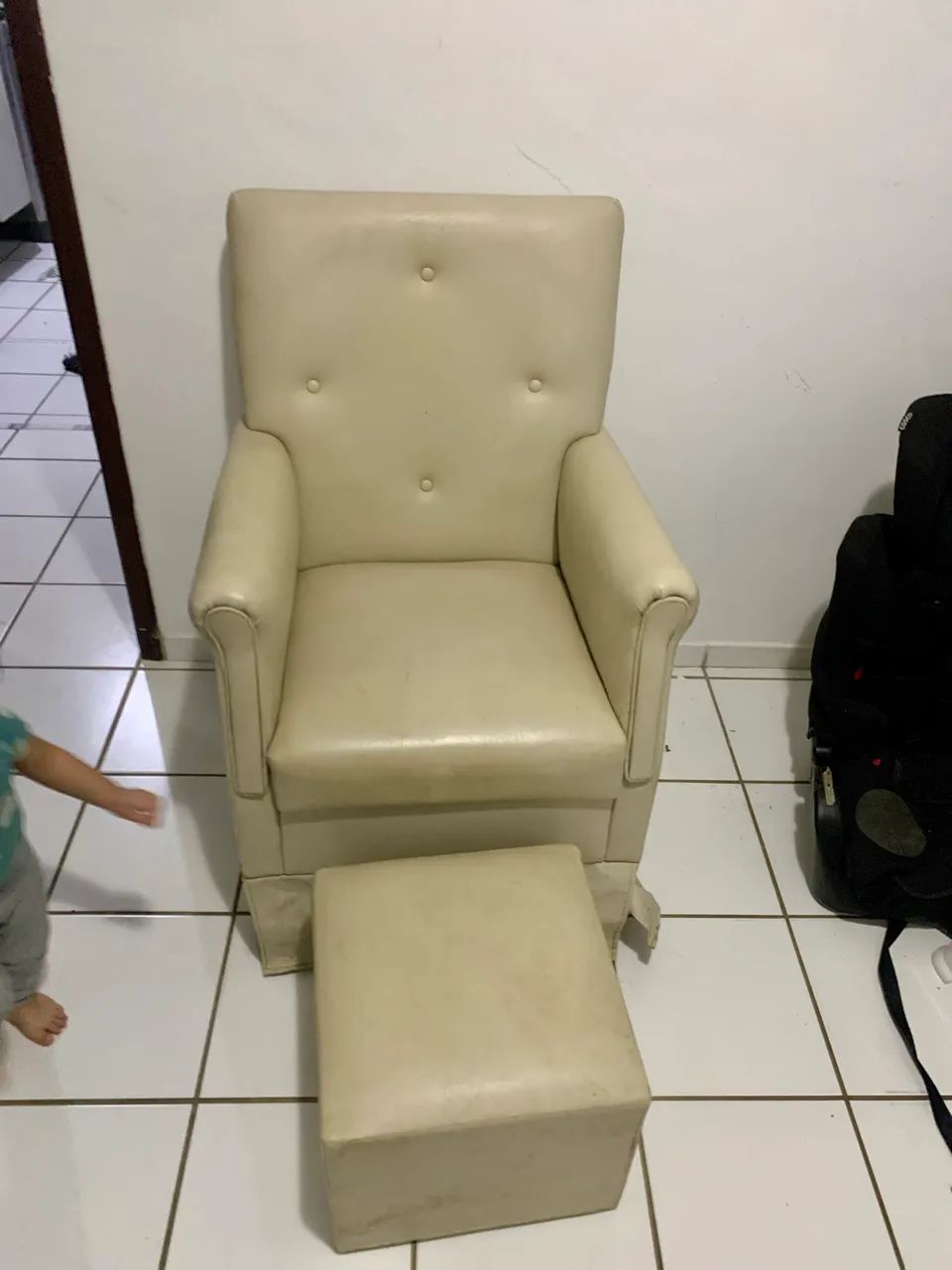 Poltrona balanço de amamentação com puff  - Foto 2