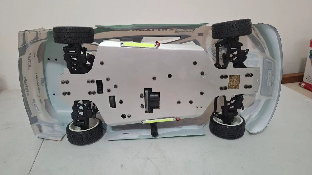 Rc kyosho alpha drift com luz  - Foto 5