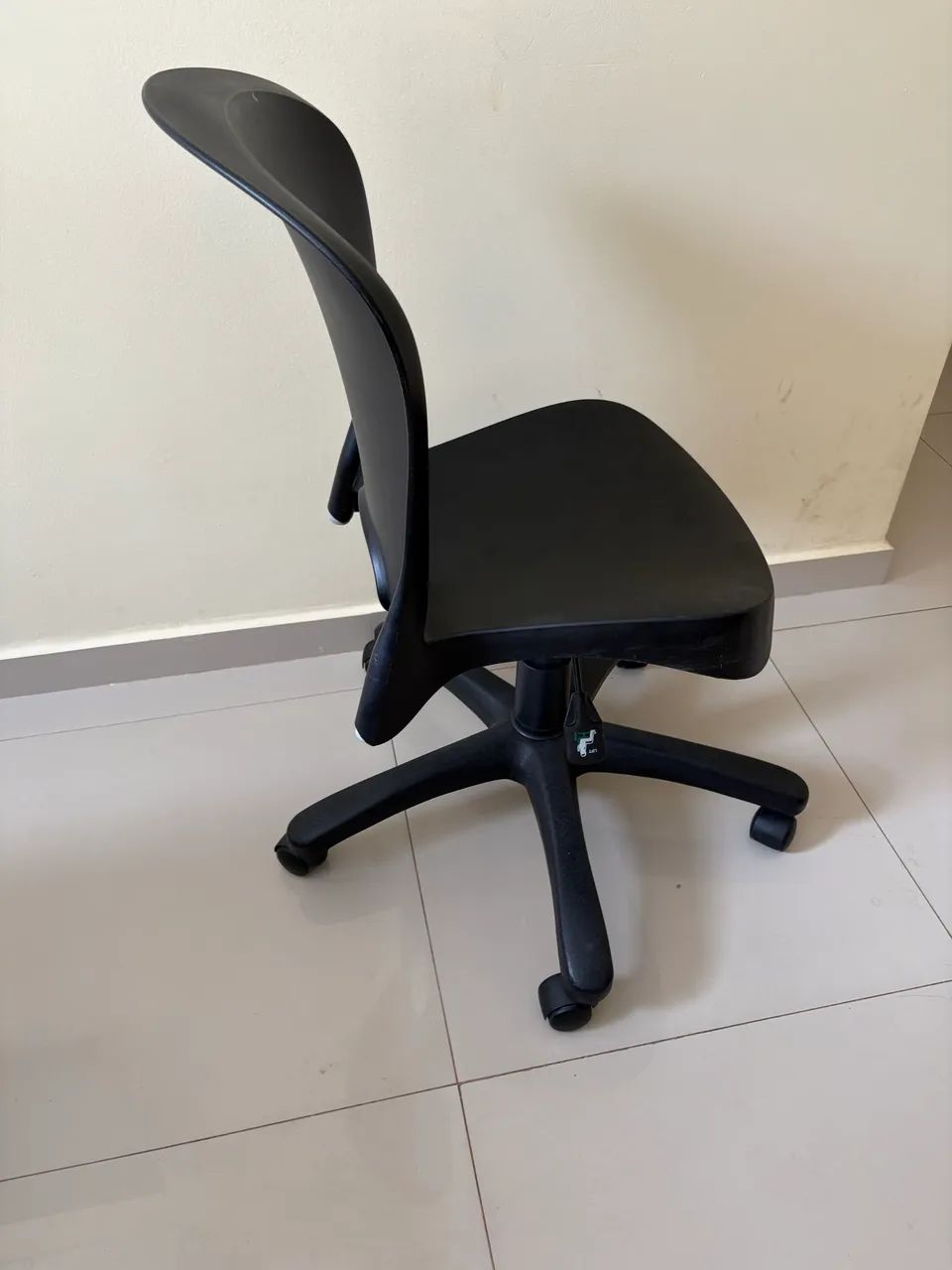 Vendo cadeira escritório regulável 