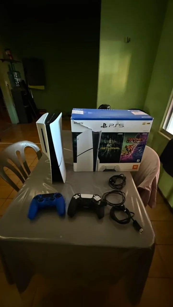 PS5 com leitor 2 controles  - Foto 2