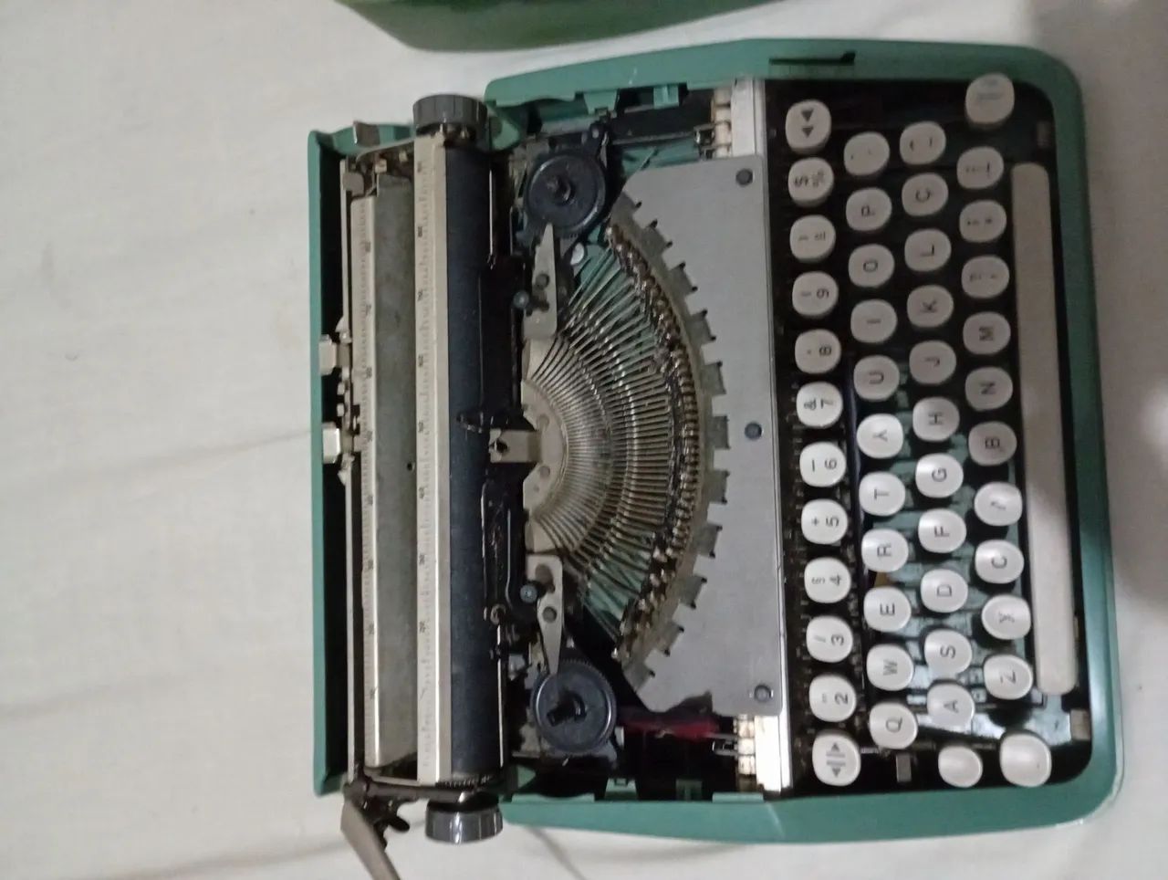 Vendo máquina de escrever antiga 