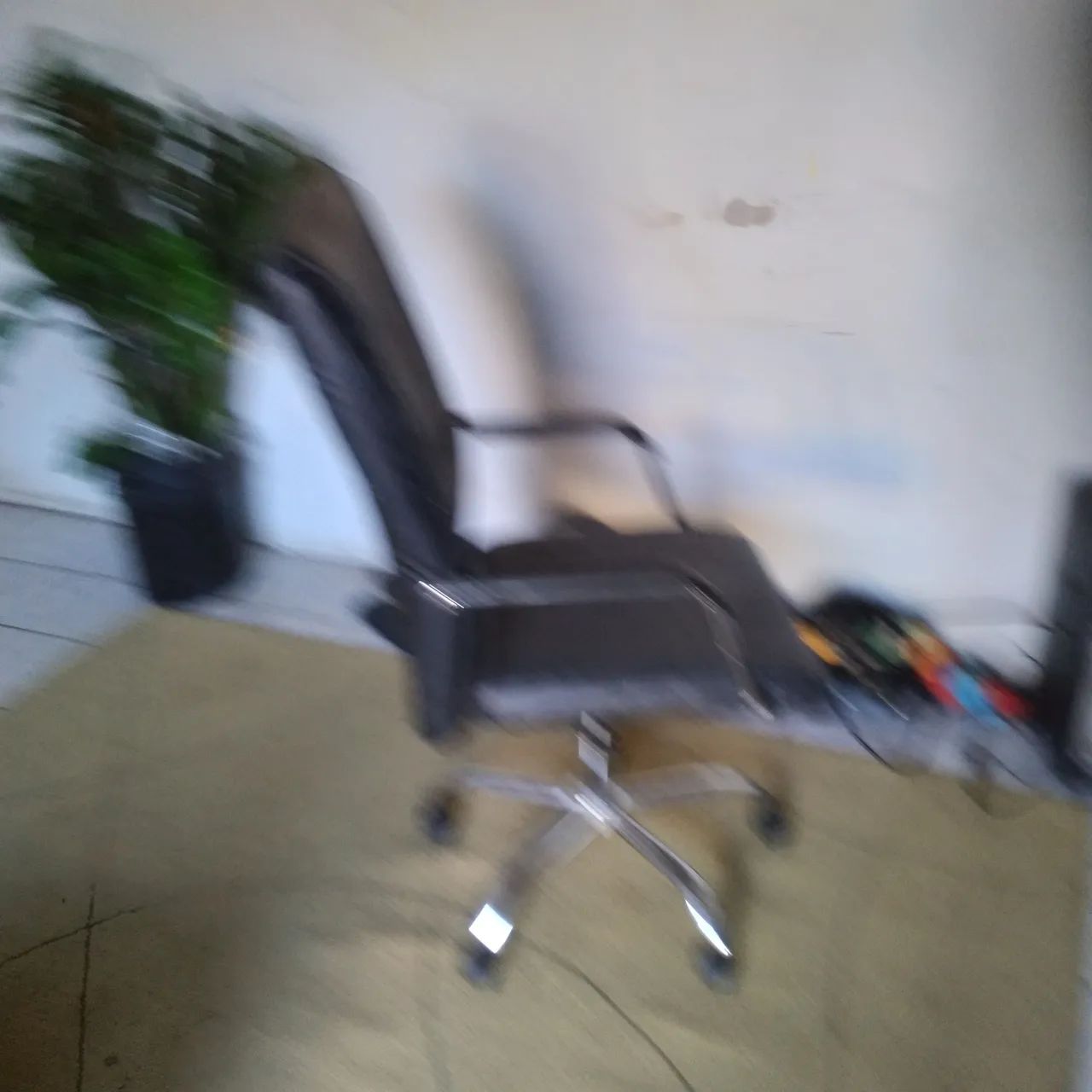 Cadeira  prezidente em couro  - Foto 3