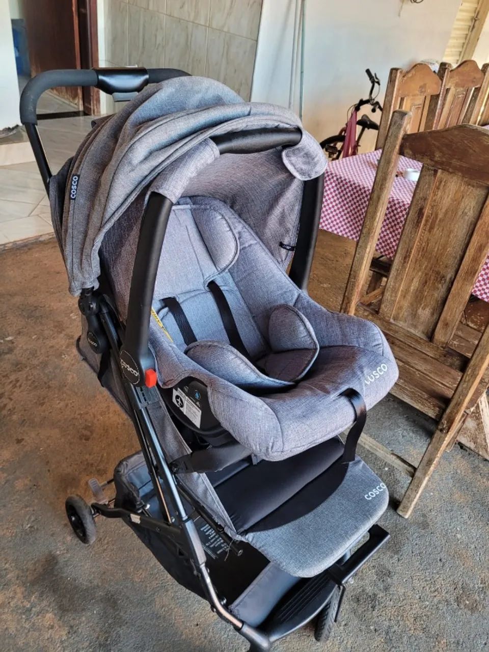 Carrinho e bebê conforto Cosco