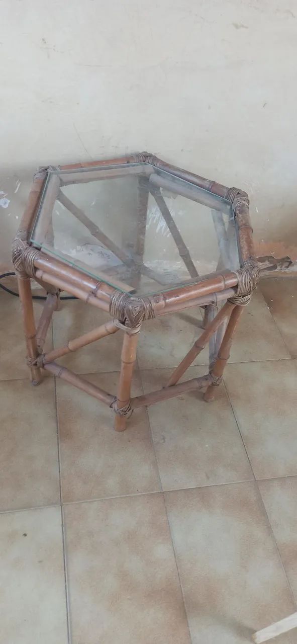 Mesinha de bambu com vidro  - Foto 4