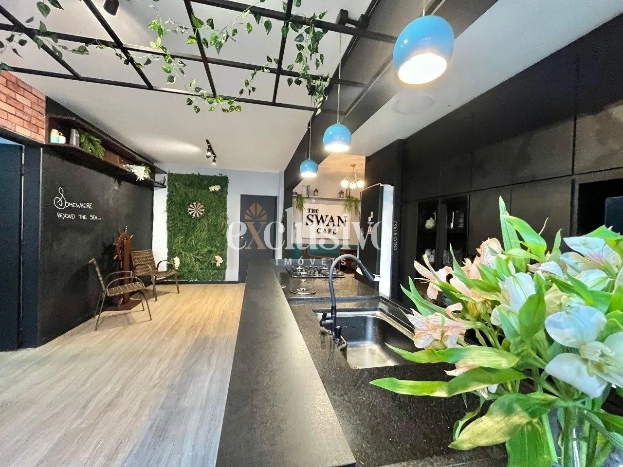 Apartamento 2 Dormitórios com Suíte em Coqueiros - Reformado - Foto 4