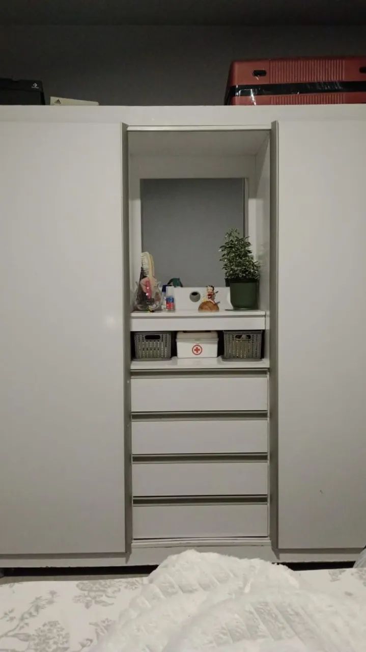 Guarda roupa, Rack, Mesa e caldeiras 