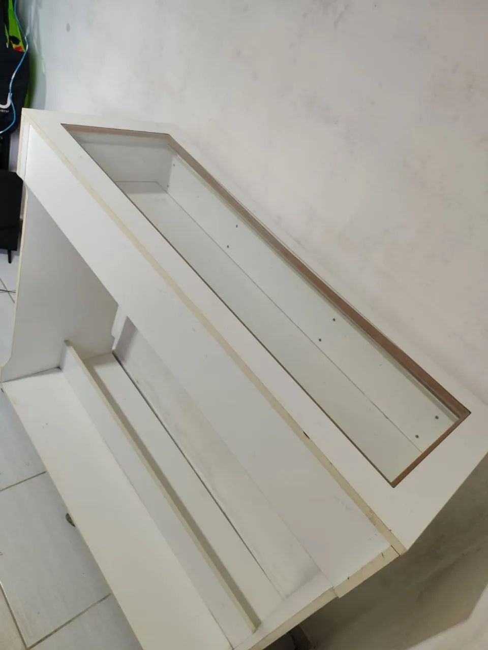 Balcão Expositor Loja/Caixa com Tampo de Vidro, Gaveta Ampla e Rodízios - Foto 4