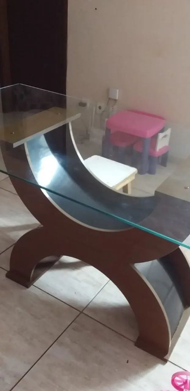 Mesa de vidro de 6 cadeiras sem a cadeira 