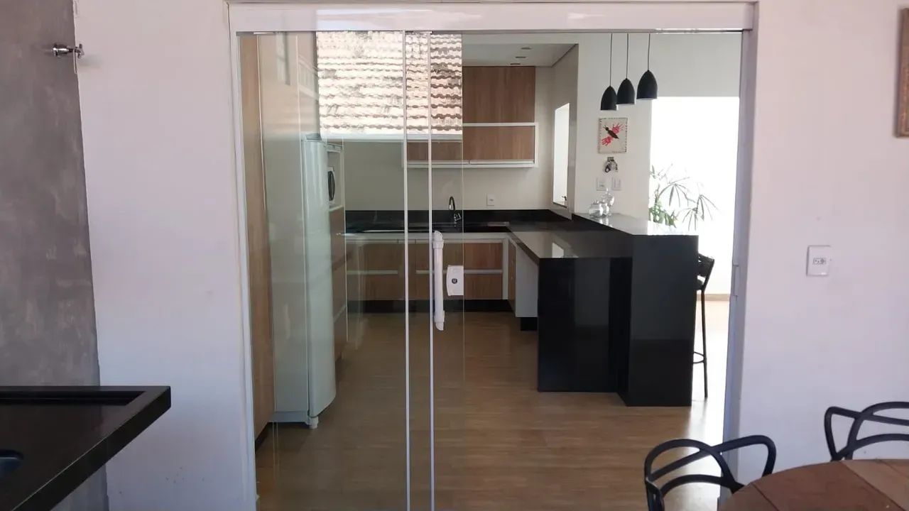 Casa  2  Dormitórios ( 1 suíte ) no Centro - Piracaia - Foto 3