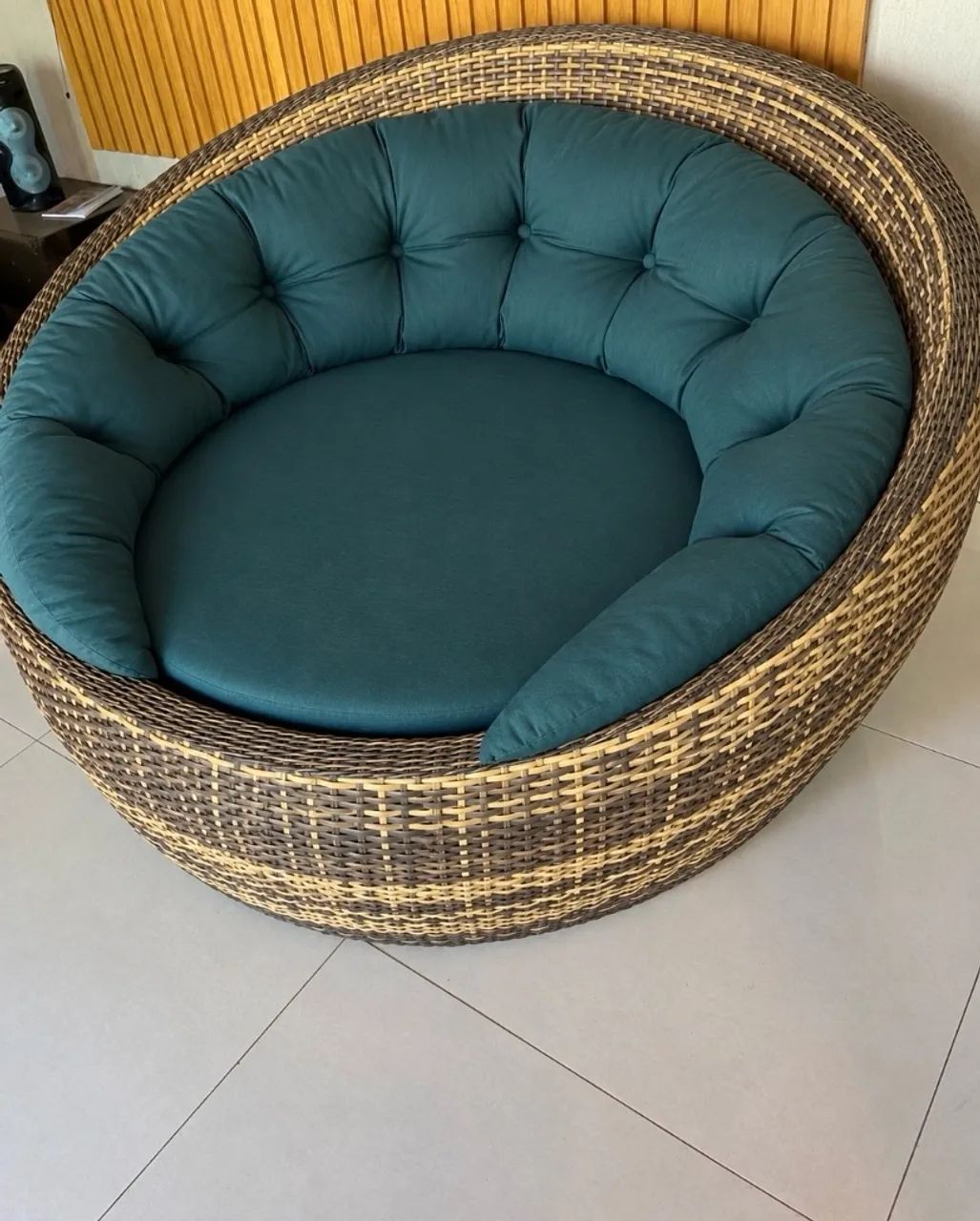 Vendo uma poltrona muito linda e confortal