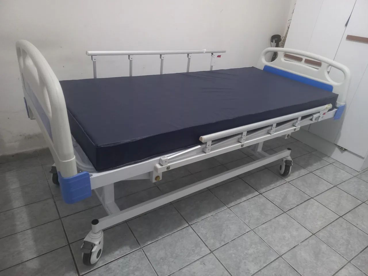 Vende-se Cama hospitalar nova - Foto 3
