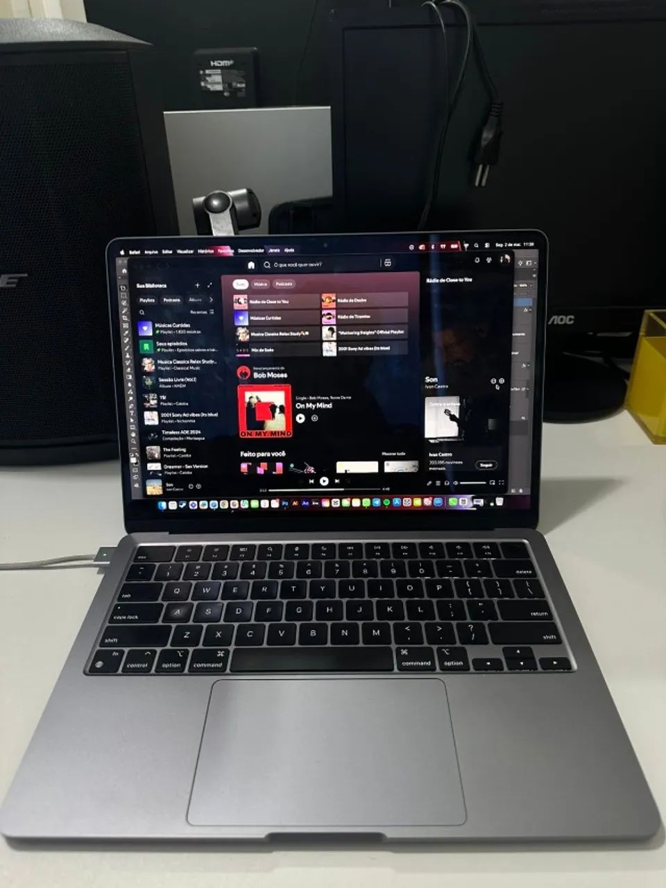 Macbook M2, 8gb RAM, 256gb