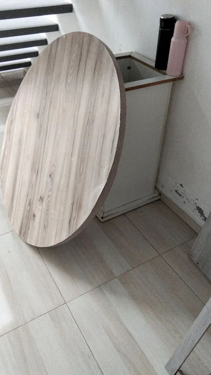 Mesa de MDF redonda usada 