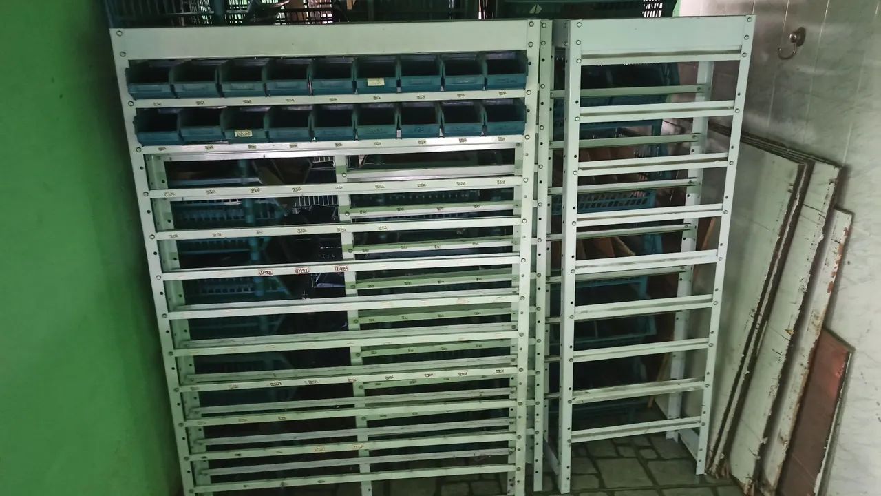 Gaveteiro de ferro com 108 caixinhas. - Foto 2