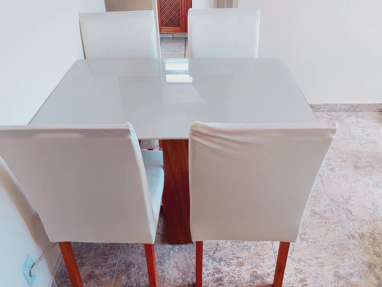 Mesa com 4 cadeiras