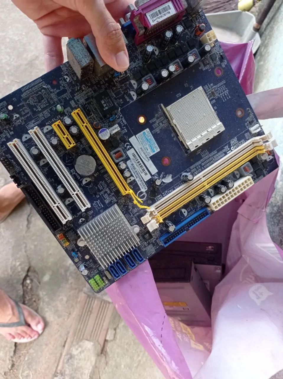 Placas e Peças Eletrônicas Velhas e Danificadas - Foto 3