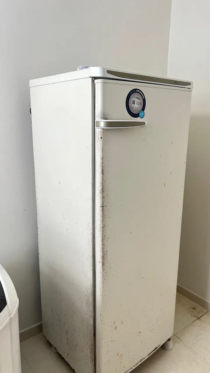 Geladeira semi nova