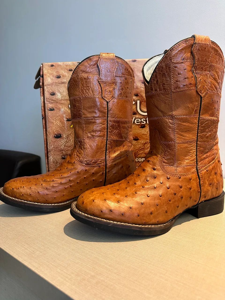 Bota em couro de avestruz Strut 42 nova