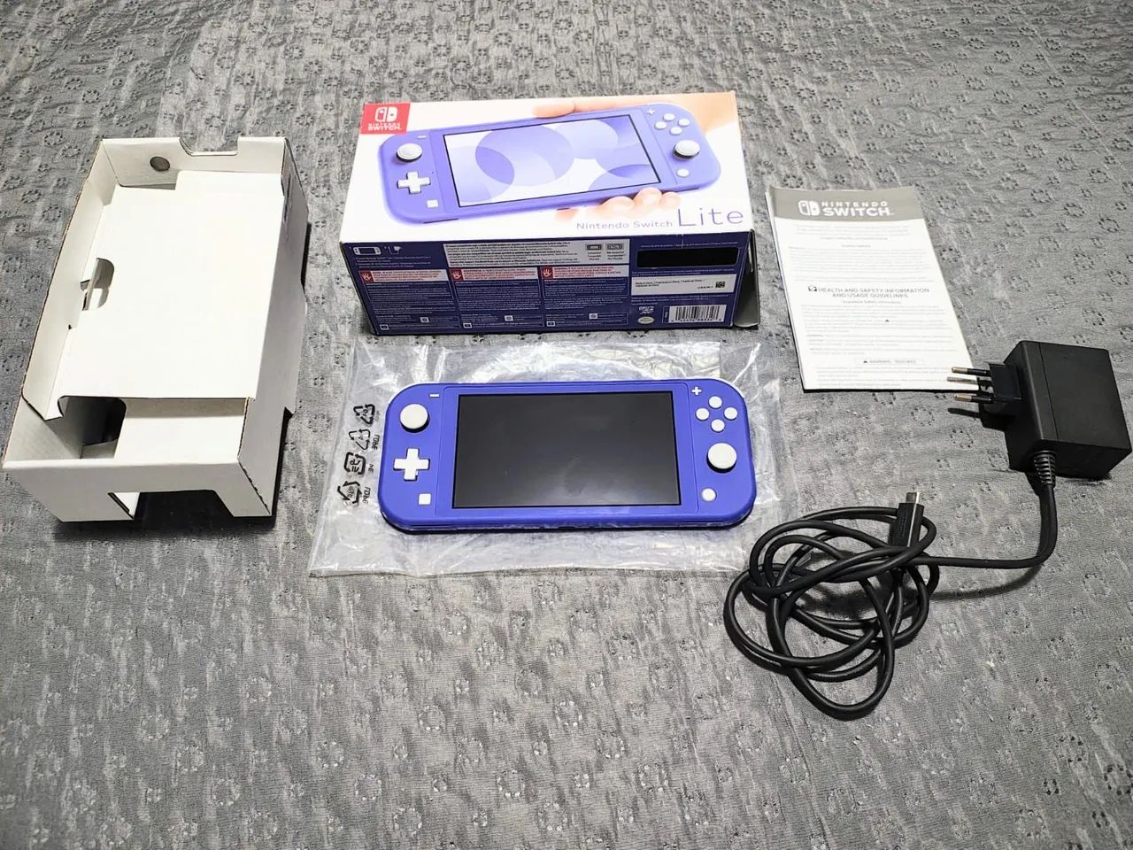 Nintendo Switch lite novinho
