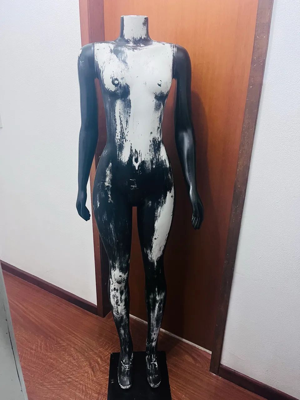 Manequim para loja de roupas pose fitness preto - Foto 3