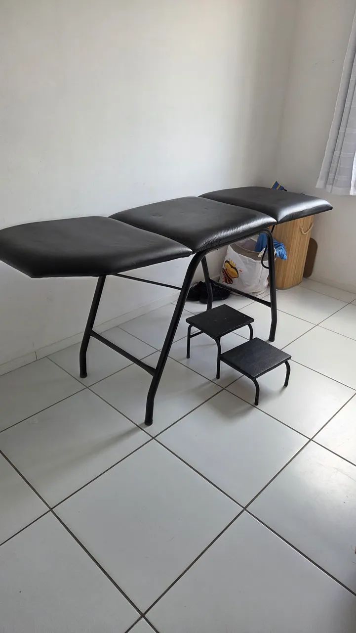 Maca de estética, preta e em bom estado!