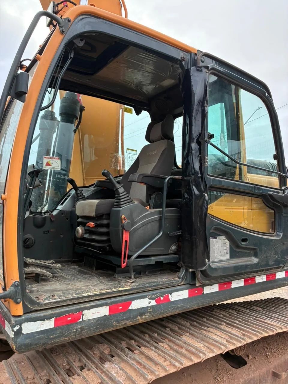 Escavadeira HYUNDAI R220LC-9 2018 8500h - Foto 5